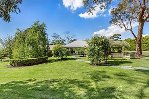 Tranquil Estate With Pool Heated Spa Gardens
