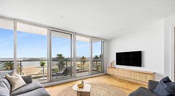 Beach Street Luxury 3 Bed With Beach Bay Views
