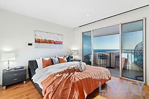 Hillside Luxe With Spa Bay Views