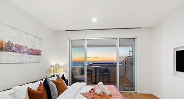 Hillside Luxe With Spa Bay Views