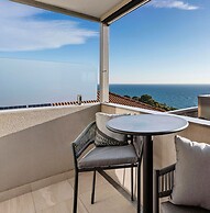 Hillside Luxe With Spa Bay Views