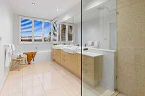 Waterfront Martha Cove Getaway 250m From Beach