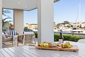 Waterfront Martha Cove Getaway 250m From Beach