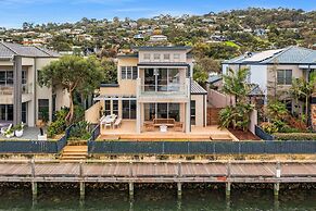 Waterfront Martha Cove Getaway 250m From Beach