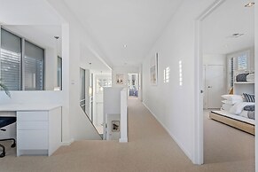 Waterfront Martha Cove Getaway 250m From Beach