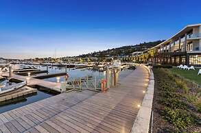 Waterfront Martha Cove Getaway 250m From Beach