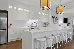 Hamptons Elegance Views Pool Spa