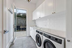 Hamptons Elegance Views Pool Spa