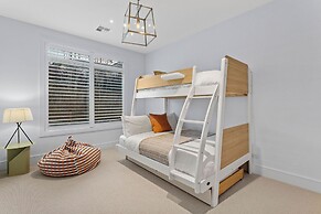 Hamptons Elegance Views Pool Spa