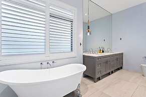 Hamptons Elegance Views Pool Spa