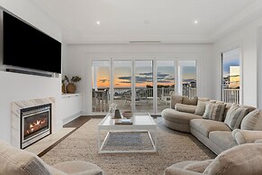 Hamptons Elegance Views Pool Spa