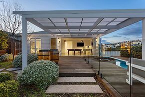 Hamptons Elegance Views Pool Spa