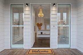 Hamptons Elegance Views Pool Spa