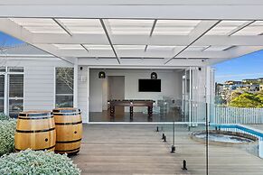 Hamptons Elegance Views Pool Spa