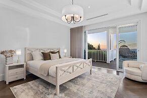 Hamptons Elegance Views Pool Spa