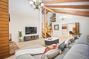 Stylish Retreat at Wheelers Hill 5BRM