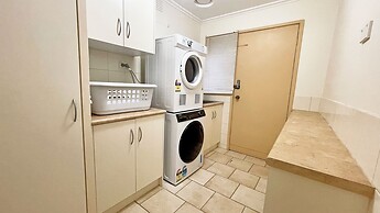 Stylish Retreat at Wheelers Hill 5BRM