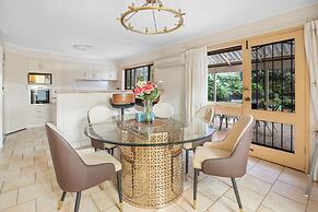 Stylish Retreat at Wheelers Hill 5BRM