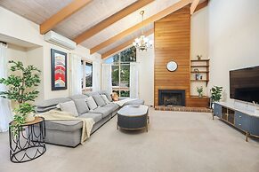 Stylish Retreat at Wheelers Hill 5BRM