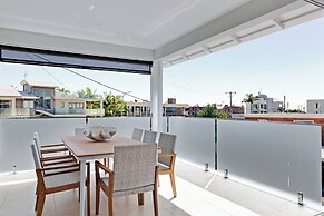 LEO2-Sophisticated Beach Holiday Home