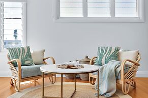 LEO2-Sophisticated Beach Holiday Home