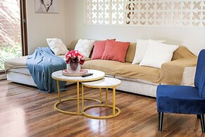 Stylish Luxe House at Point Cook