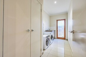 Stylish Luxe House at Point Cook
