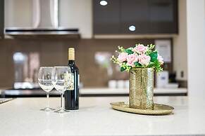 Stylish Luxe House at Point Cook