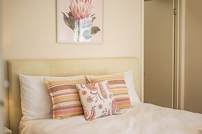 Stylish Luxe House at Point Cook