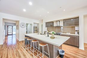 Stylish Luxe House at Point Cook