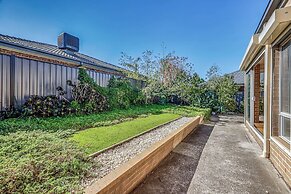 Stylish Luxe House at Point Cook