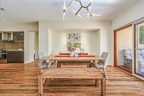 Stylish Luxe House at Point Cook