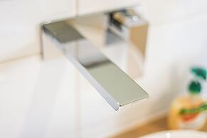 Stylish Luxe House at Point Cook