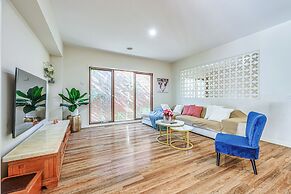 Stylish Luxe House at Point Cook