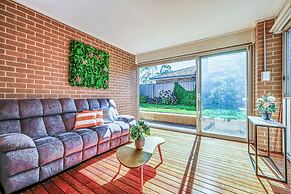 Stylish Luxe House at Point Cook