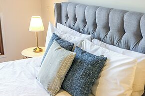 Stylish Luxe House at Point Cook