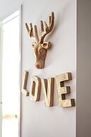 Stylish Luxe House at Point Cook