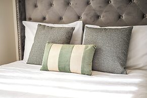 Stylish Luxe House at Point Cook