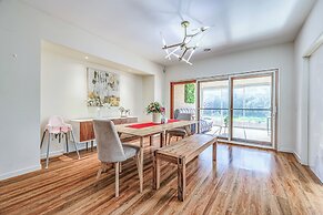 Stylish Luxe House at Point Cook