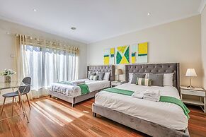 Stylish Luxe House at Point Cook