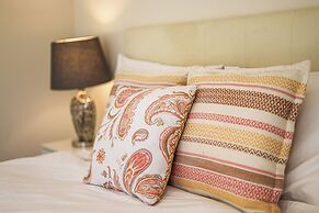 Stylish Luxe House at Point Cook