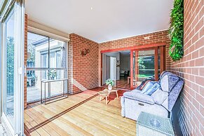 Stylish Luxe House at Point Cook