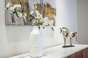 Stylish Luxe House at Point Cook