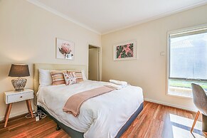 Stylish Luxe House at Point Cook