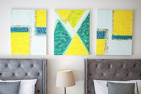 Stylish Luxe House at Point Cook