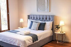 Stylish Luxe House at Point Cook