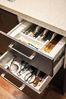 Stylish Luxe House at Point Cook