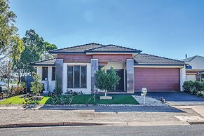 Stylish Luxe House at Point Cook
