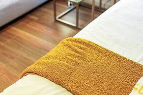 Stylish Luxe House at Point Cook