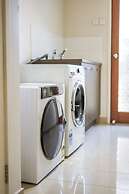 Stylish Luxe House at Point Cook